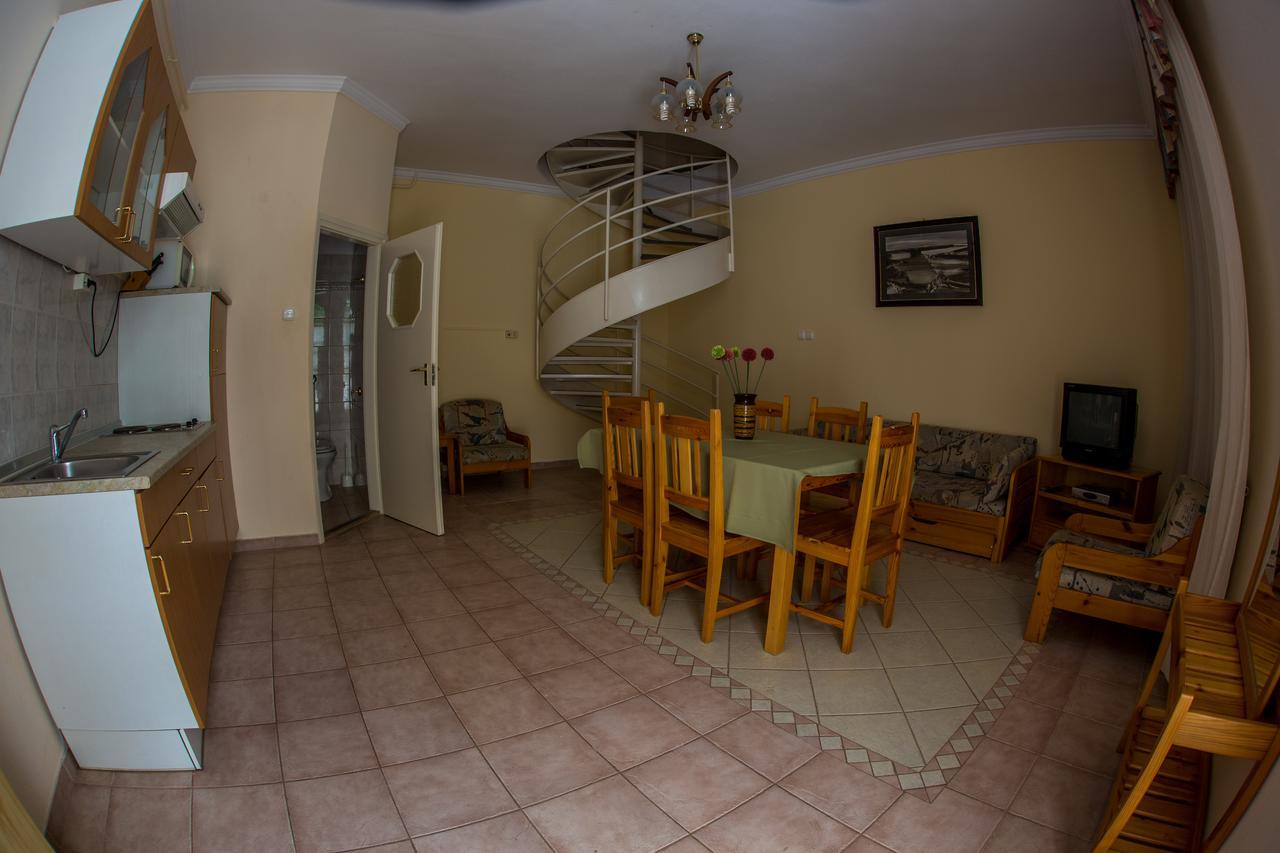Aqua Line Apartmanhaz Hajduszoboszlo Luaran gambar