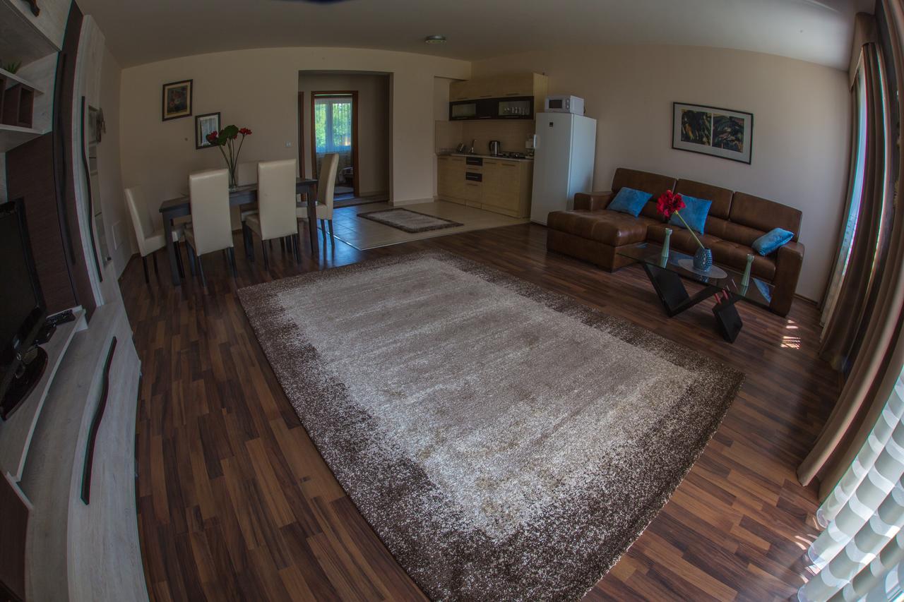 Aqua Line Apartmanhaz Hajduszoboszlo Luaran gambar