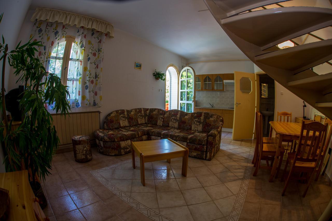 Aqua Line Apartmanhaz Hajduszoboszlo Luaran gambar