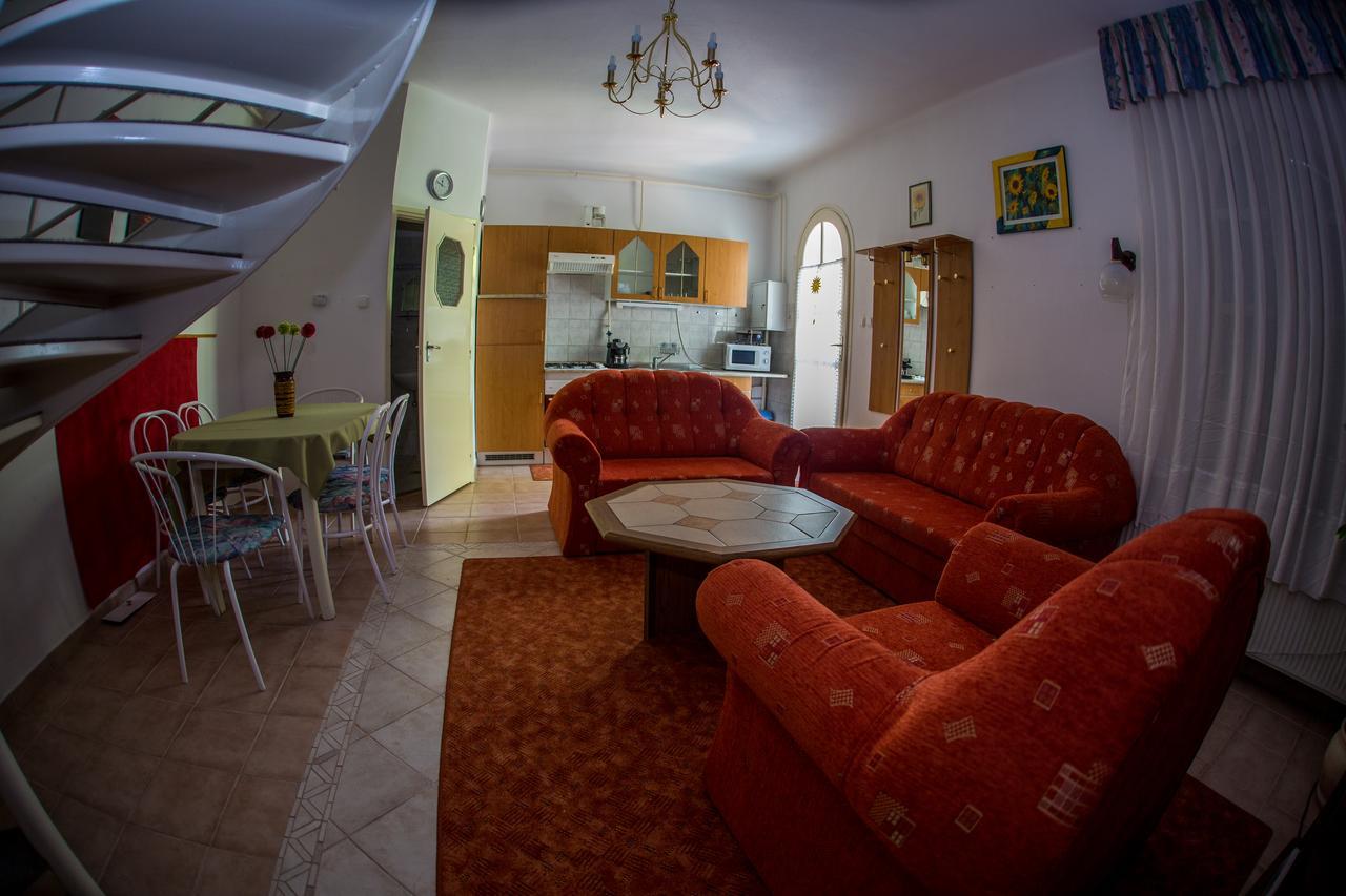 Aqua Line Apartmanhaz Hajduszoboszlo Luaran gambar