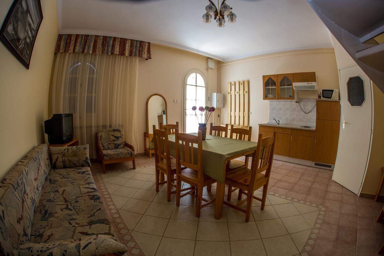 Aqua Line Apartmanhaz Hajduszoboszlo Luaran gambar