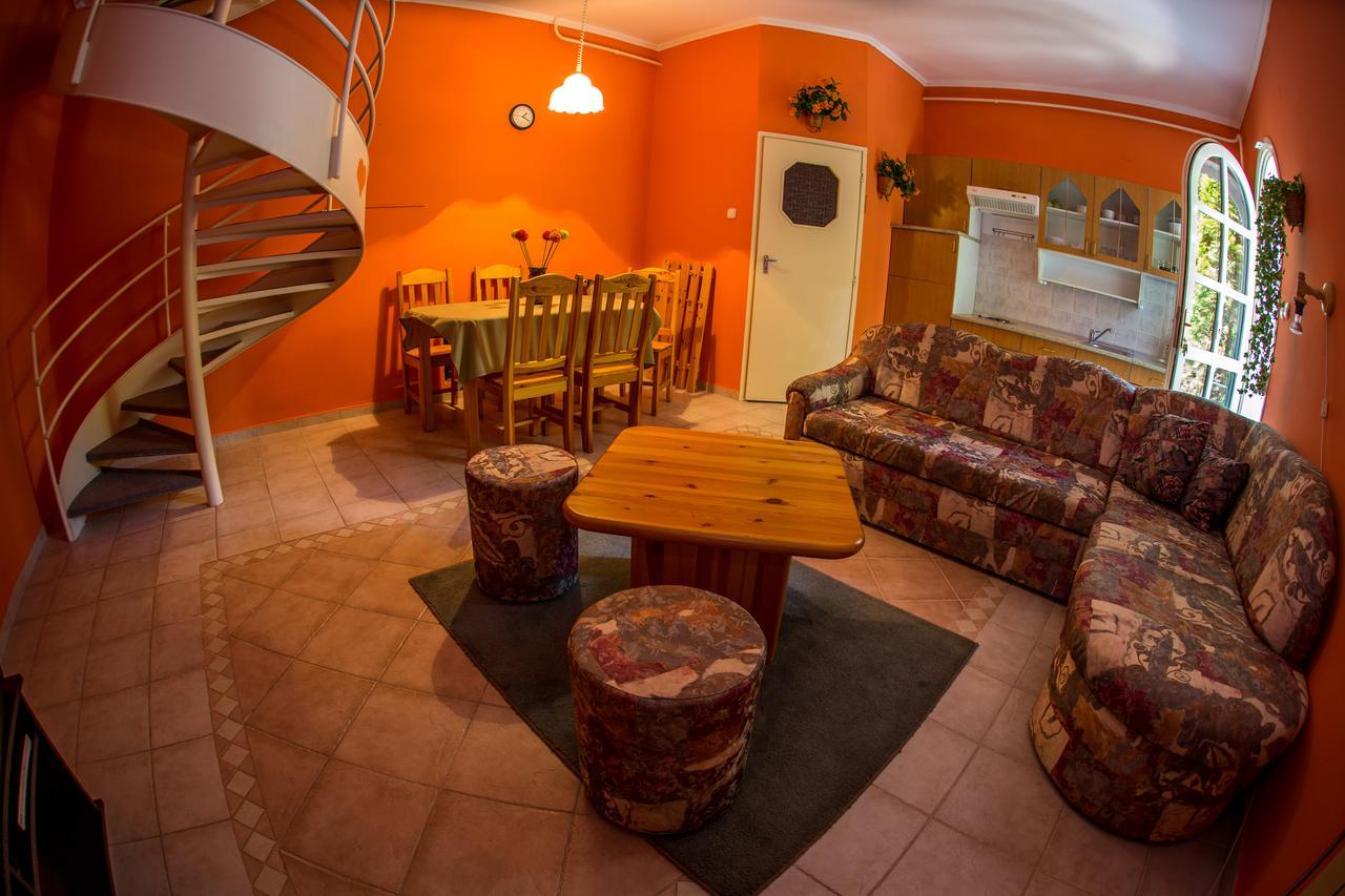 Aqua Line Apartmanhaz Hajduszoboszlo Luaran gambar