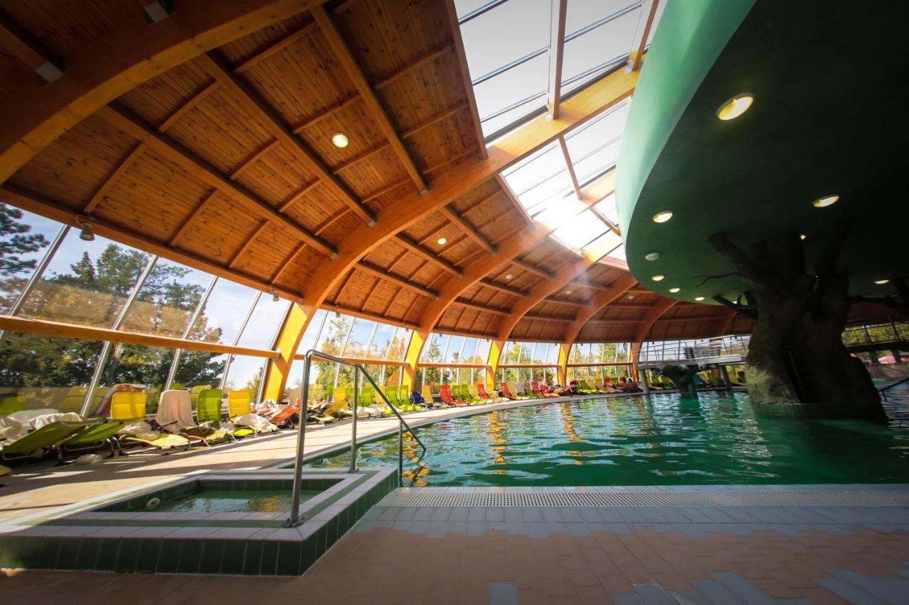 Aqua Line Apartmanhaz Hajduszoboszlo Luaran gambar
