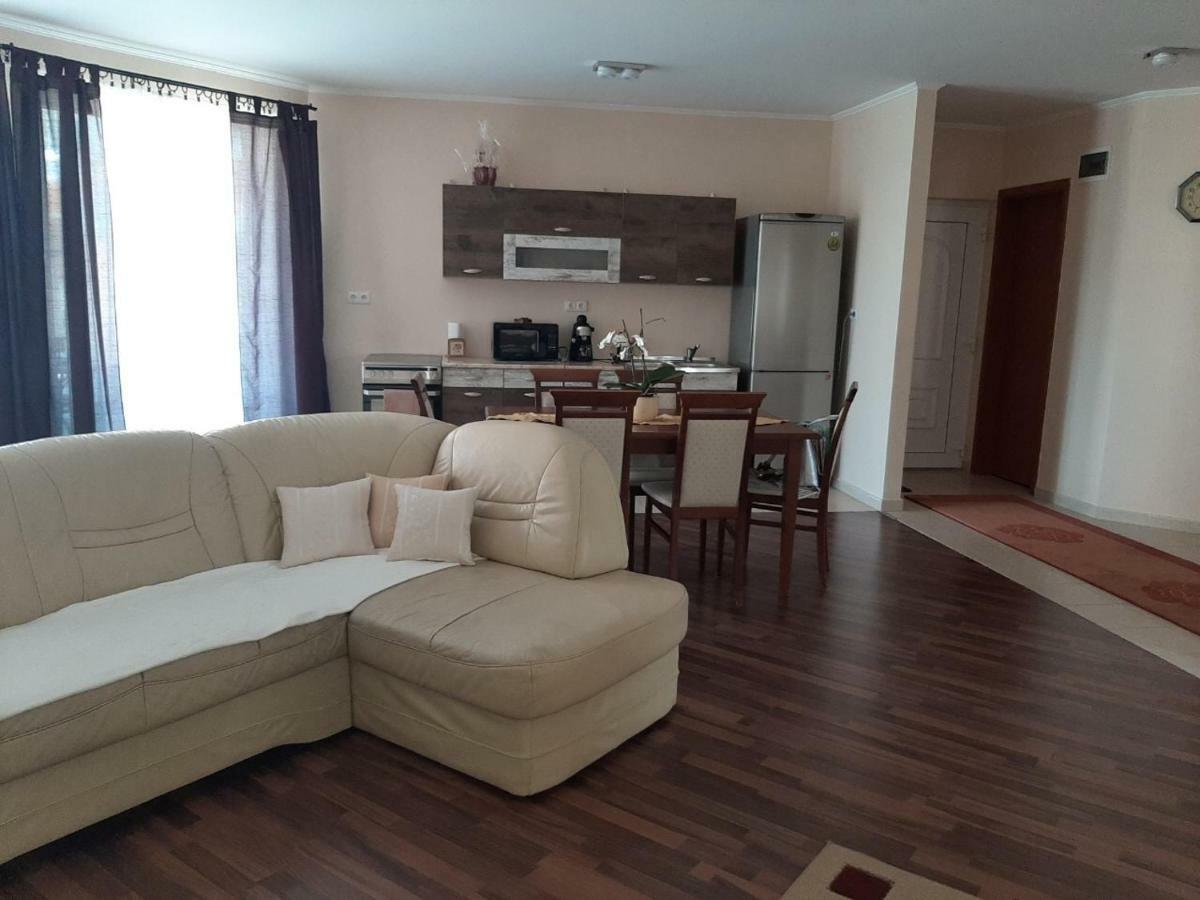 Aqua Line Apartmanhaz Hajduszoboszlo Luaran gambar